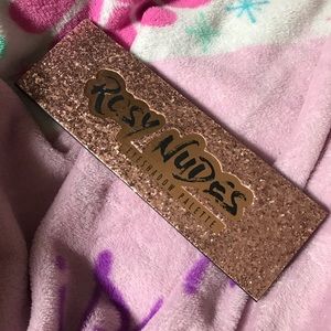🌹 Rosy Nudes Eyeshadow Palette 🌹